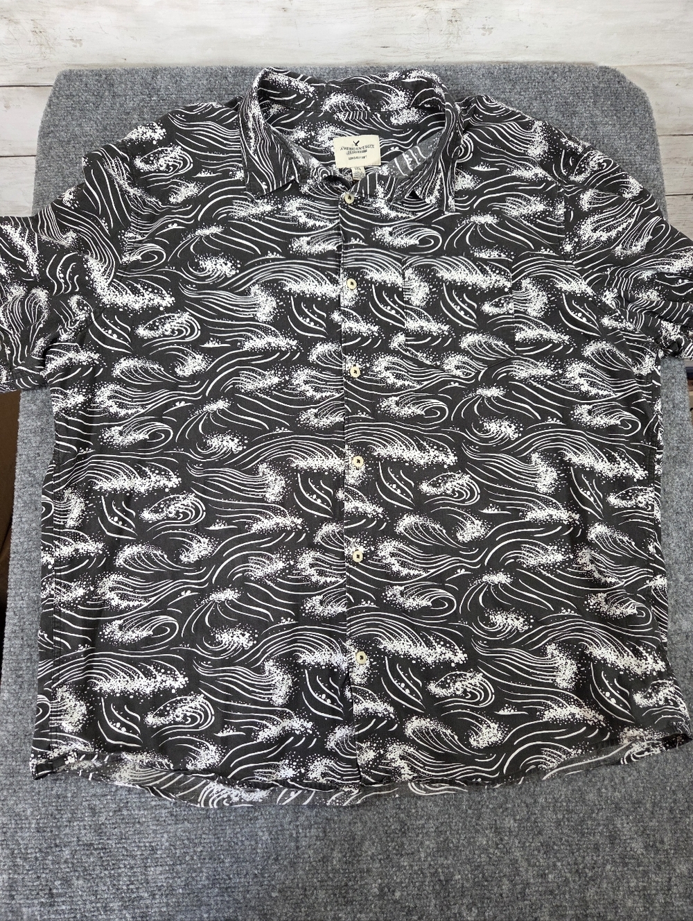 American Eagle Outfitters XXL Seriously Soft Button Up Black White Wave Print